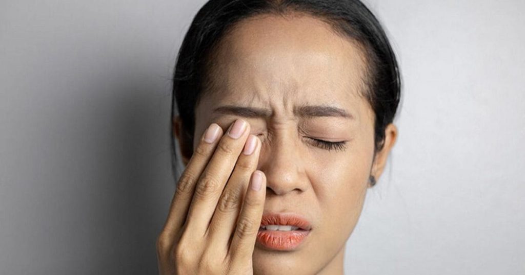 Bị cận thị có thể cảm thấy nhức mỏi mắt hơn so với bình thường