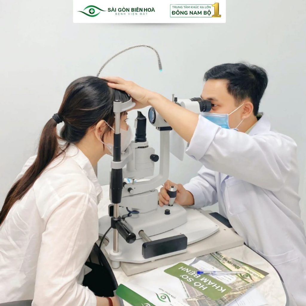 Thăm khám chuyên sâu để xác định phương pháp và giá mổ cận phù hợp