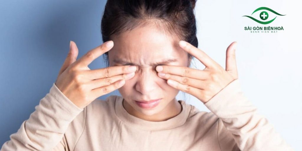 Bạn cần khám ngay nếu thấy đau nhức dữ dội vùng mắt