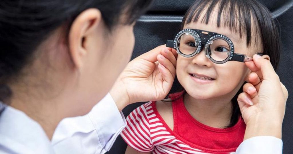 Bệnh nhân sẽ được đo thị lực thị lực chủ quan, khách quan