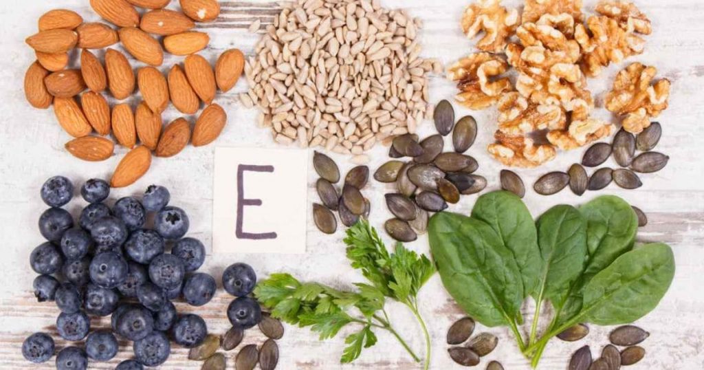 Các loại thực phẩm giàu vitamin E cũng rất tốt cho người bị cận thị