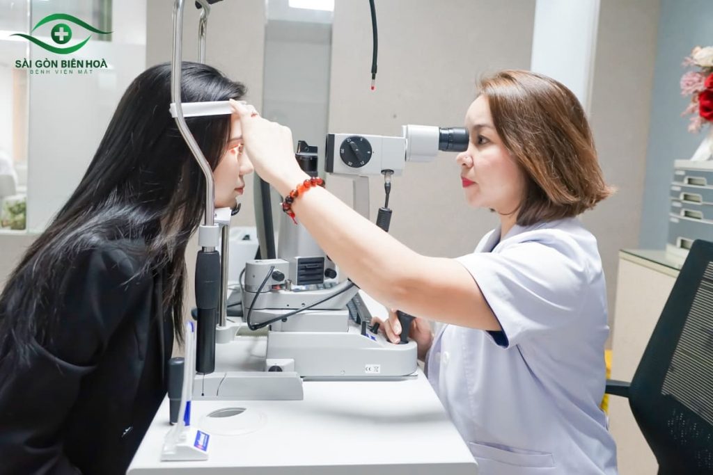 Cần thăm khám mắt định kỳ tại các cơ sở khám chữa bệnh uy tín
