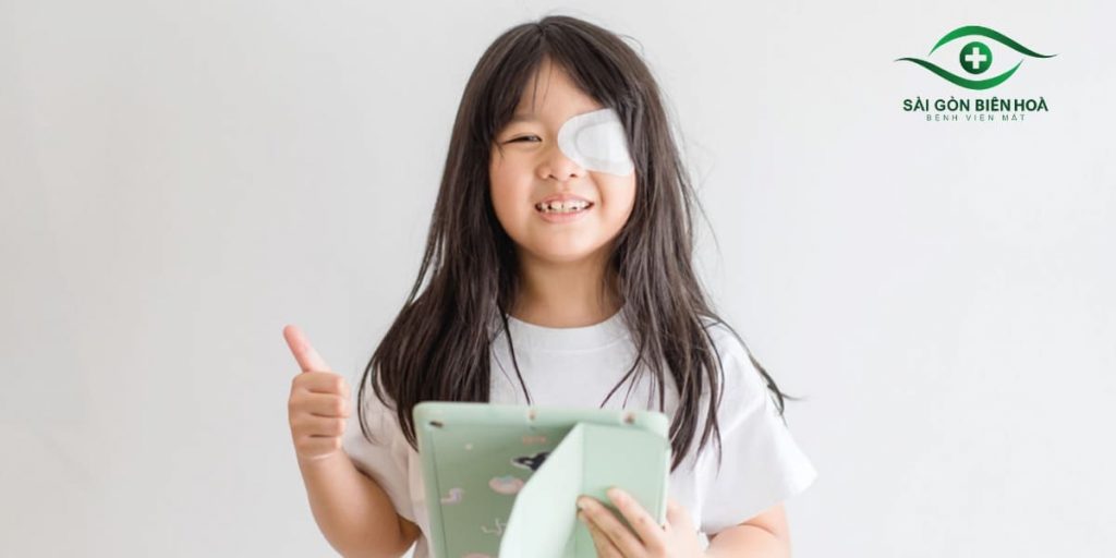 Cận thị cản trở quá trình học tập của trẻ