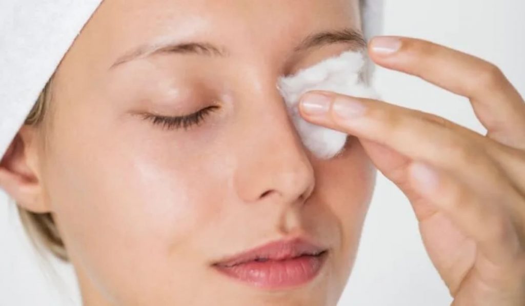 Nên thường xuyên vệ sinh mắt để ngăn chặn các bệnh lý về mắt