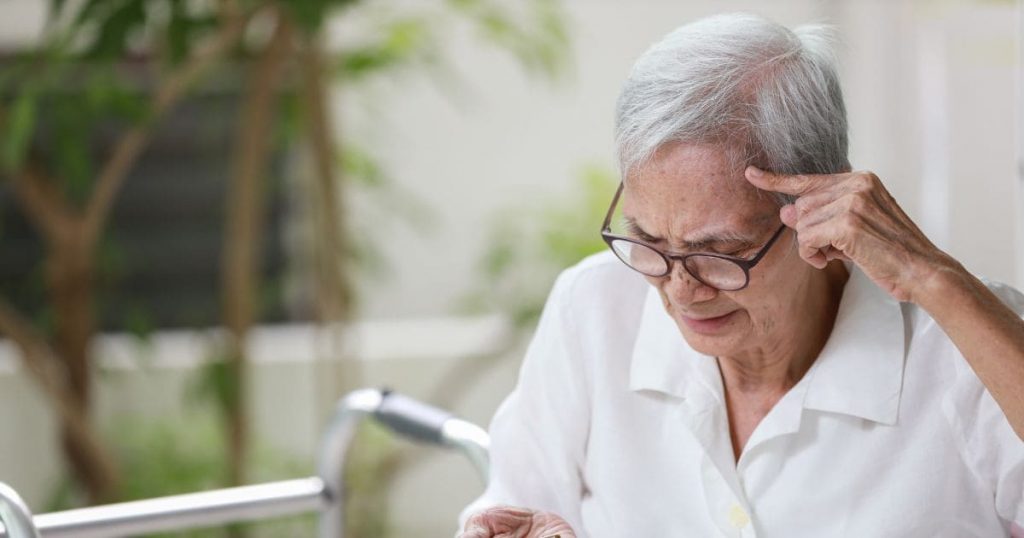 Người lớn tuổi có sức đề kháng kém, quá trình hồi phục kéo dài và dễ xảy ra biến chứng