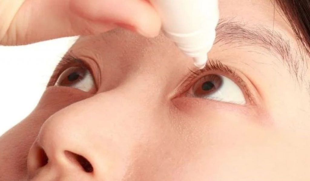 Dùng thuốc nhỏ mắt đúng theo hướng dẫn và chỉ định của Bác sĩ.
