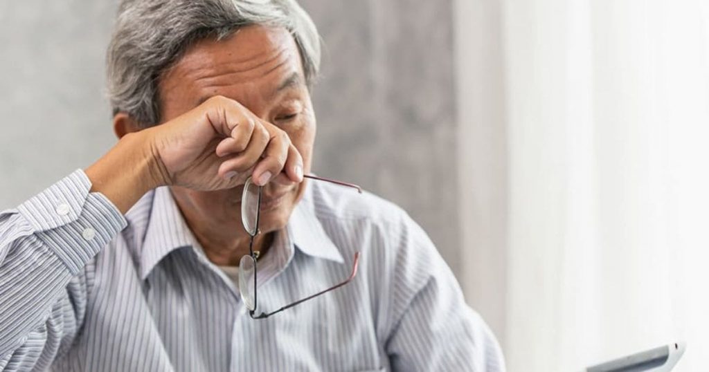 Bạn có thể bị hơi chóng mặt khi đeo kính cận