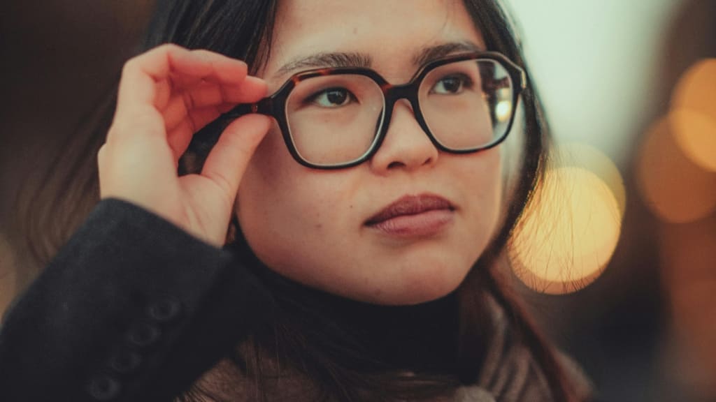 Cận 1 độ là cận mức độ nhẹ, nhưng nên đeo kính khi phải nhìn khoảng cách xa