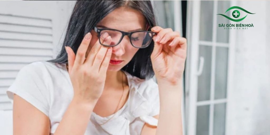 Đeo kính cái cách khiến mắt nhức mỏi, dễ tăng độ