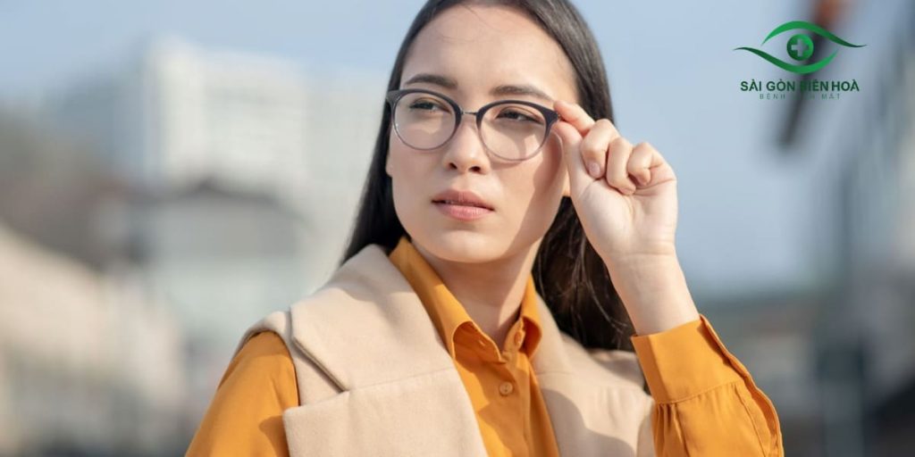 Đeo kính cận đúng cách không gây tăng độ cận