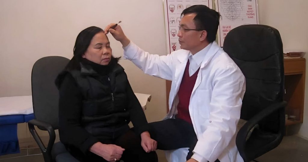Diện chẩn tác dụng vào các sinh huyệt để chữa bệnh
