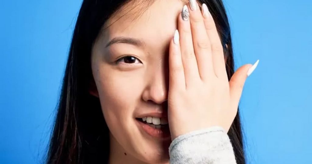 Hãy luyện tập theo quy tắc 20-20-20 sau khoảng thời gian làm việc