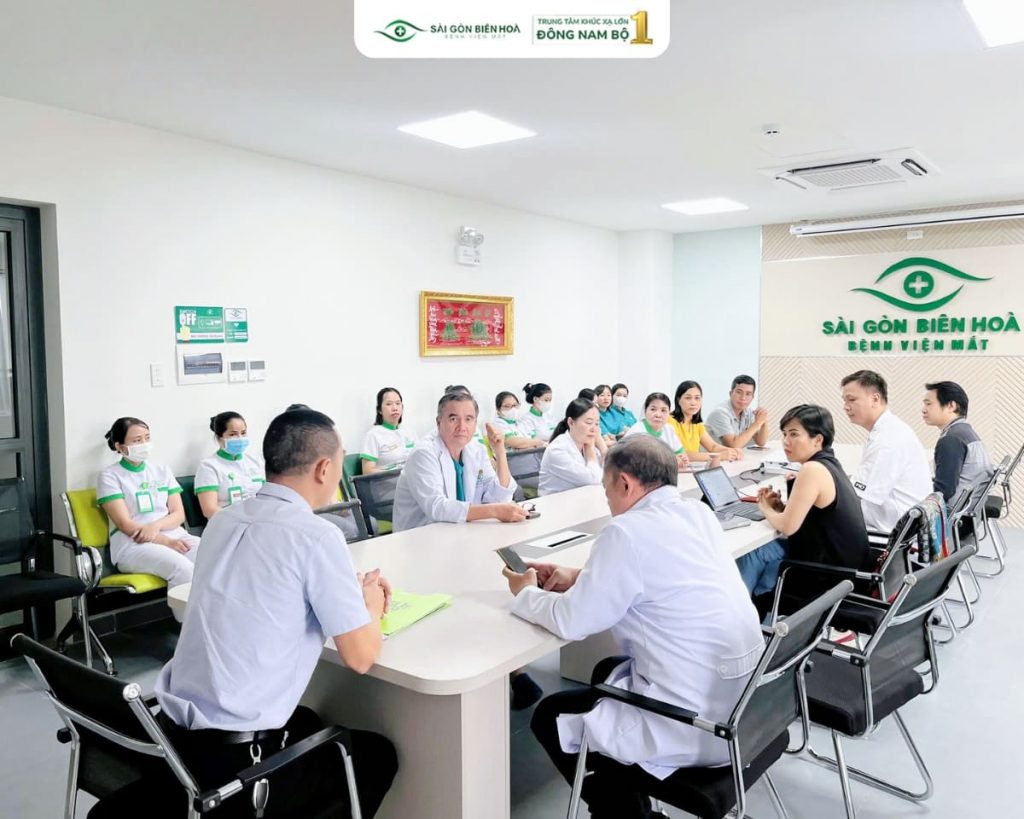 Họp nội viện công bố Bác sĩ Đoàn Quốc Việt – Cố vấn Cấp cao, chính thức trở thành Phó Chủ tịch Hội đồng Quản trị Bệnh viện Mắt Sài Gòn Biên Hòa