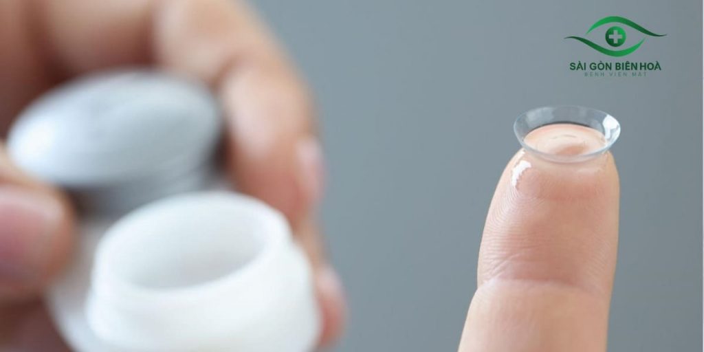 Kính áp tròng Ortho K giúp kiểm soát độ cận an toàn, hiệu quả