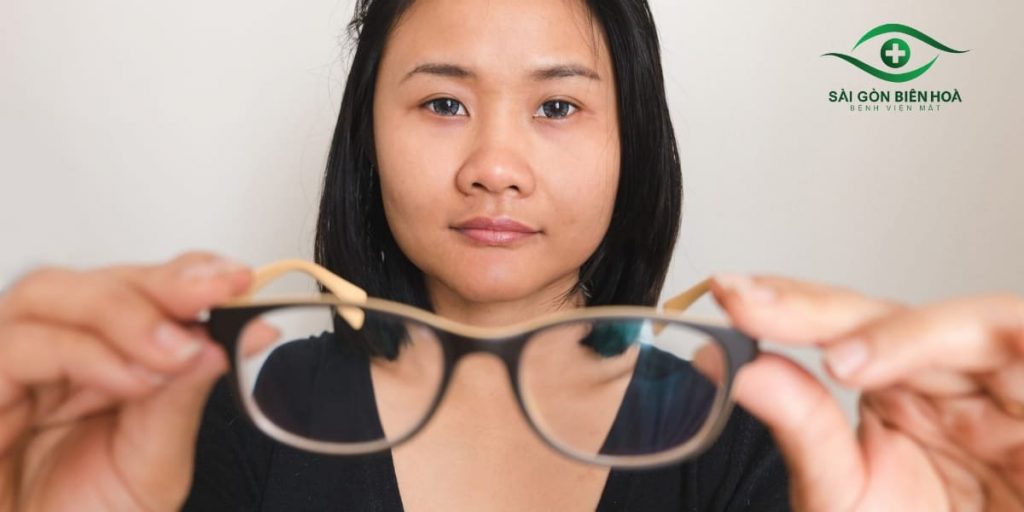 Người bị cận có thể tăng độ nếu không đeo kính đúng cách