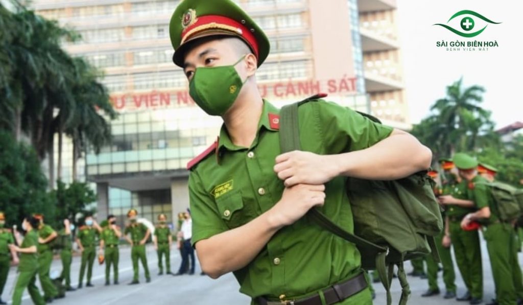 Người bị cận dưới 3 độ vẫn có thể thi vào trường Công an