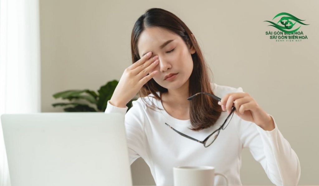 Phòng ngừa mắt không tập trung bằng khám định kỳ, dinh dưỡng tốt, hạn chế màn hình và ánh sáng hợp lý