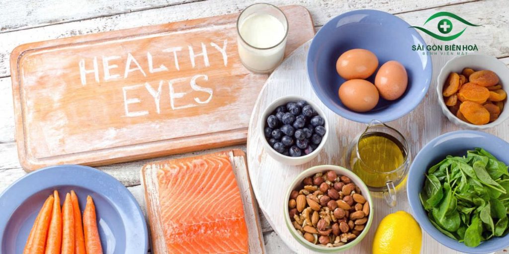 Tăng cường bổ sung dưỡng chất có lợi cho mắt giúp hạn chế tác hại của cận thị