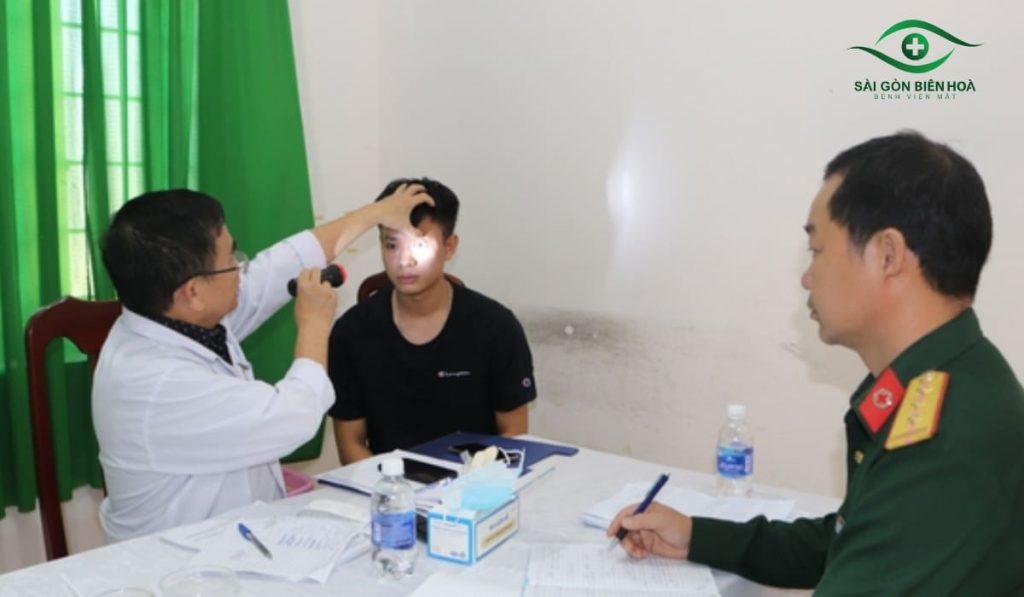 Thí sinh được kiểm tra thị lực nghiêm ngặt ngay từ vòng sơ tuyển