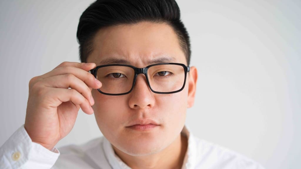 Việc đeo kính thường xuyên hay không tuỳ thuộc vào mức độ cận của bạn