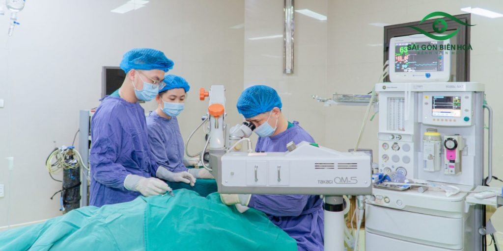 Mổ mộng mắt cần khoảng 1 - 3 tháng để hồi phục hoàn toàn