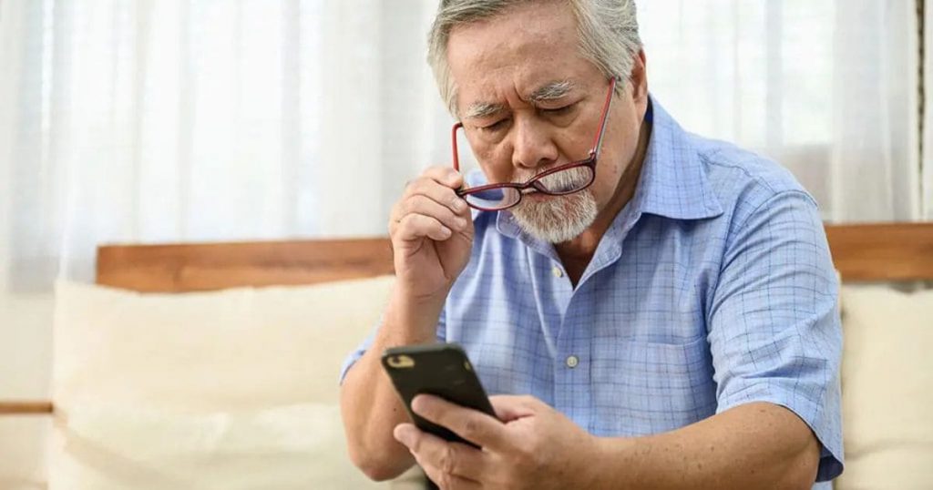 Người cao tuổi có tiền sử cận thị nặng có nguy cơ gặp các bệnh lý võng mạc cao hơn