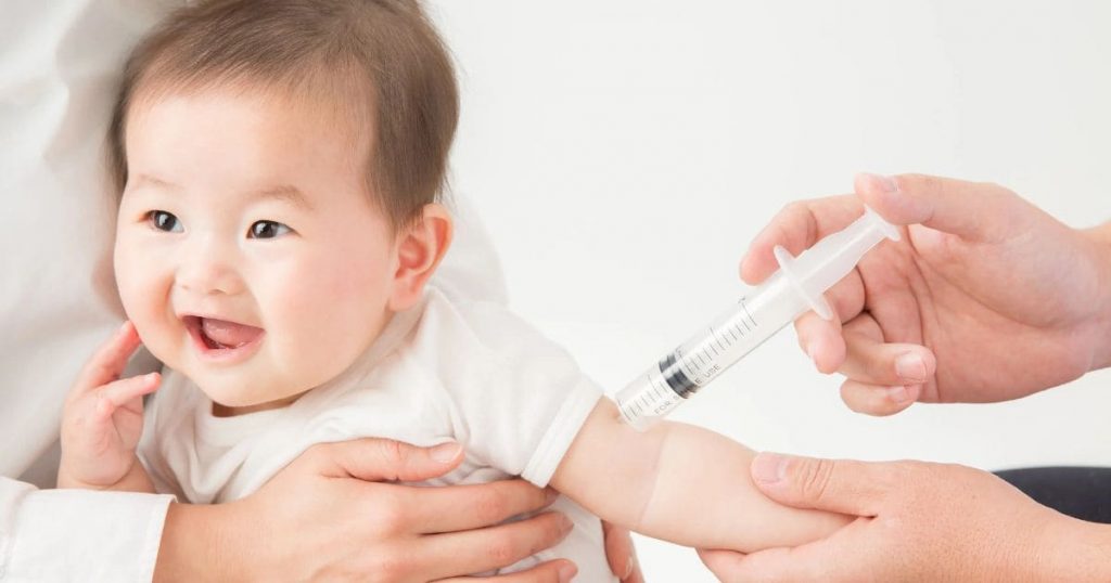 Tiêm thuốc chống tăng sinh mạch là một trong số các cách điều trị thoái hóa võng mạc