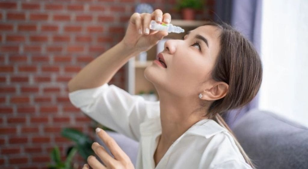 Chăm sóc mắt đúng cách sau phẫu thuật giúp giảm thiểu biến chứng