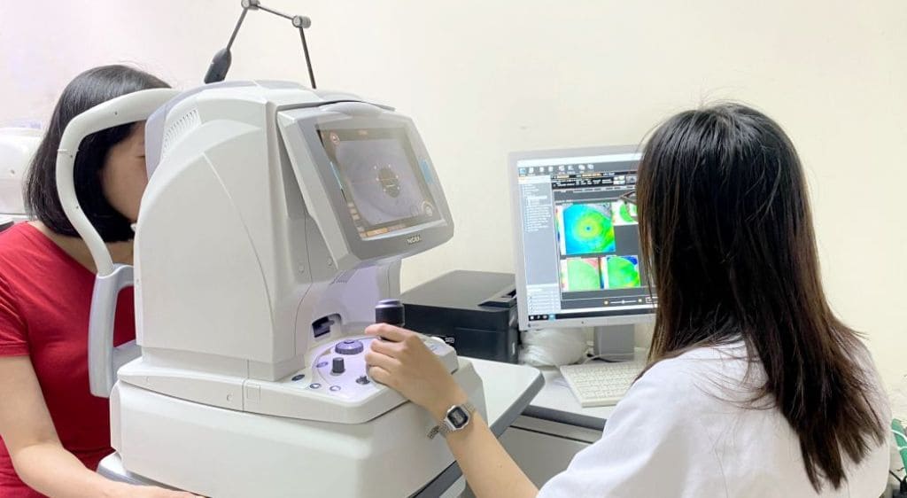 Chụp cắt lớp quang học võng mạc giúp bác sĩ phát hiện triệu chứng sớm của bệnh