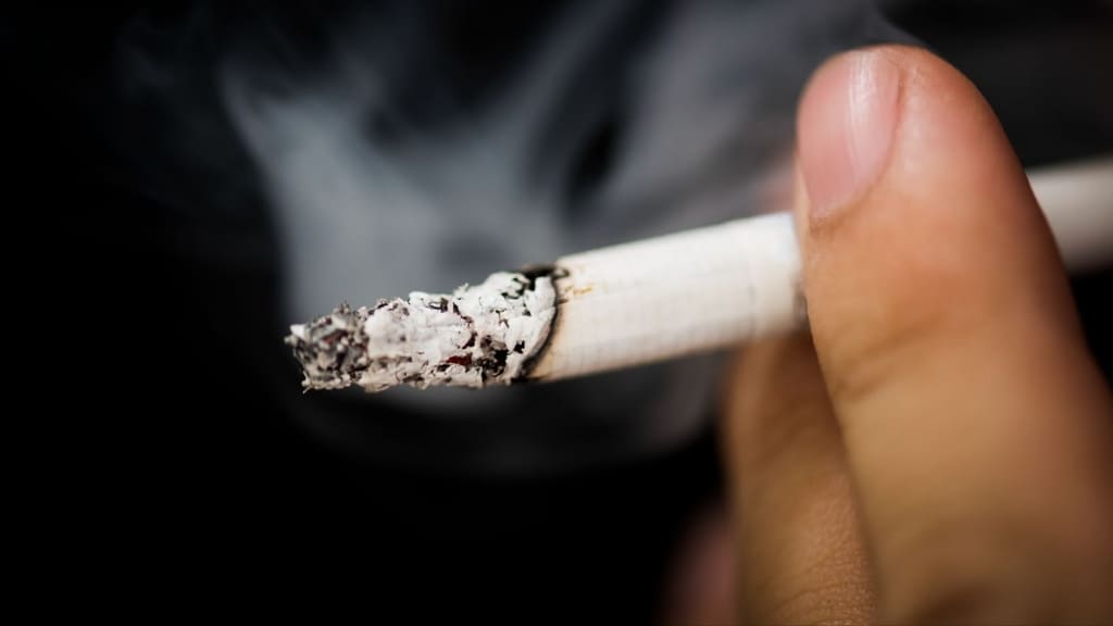 Hút thuốc lá có thể làm tăng nguy cơ tổn thương điểm vàng