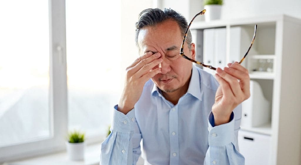 Phù hoàng điểm gây mờ, méo mó tầm nhìn ảnh hưởng đến thị lực