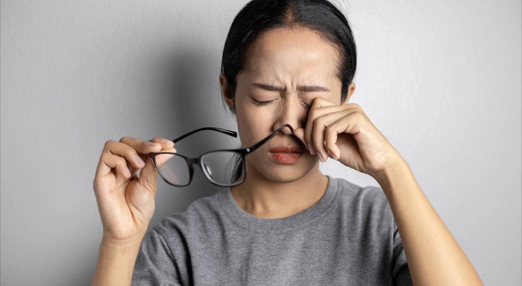 Suy giảm thị lực là dấu hiệu nhận biết các bệnh đáy mắt