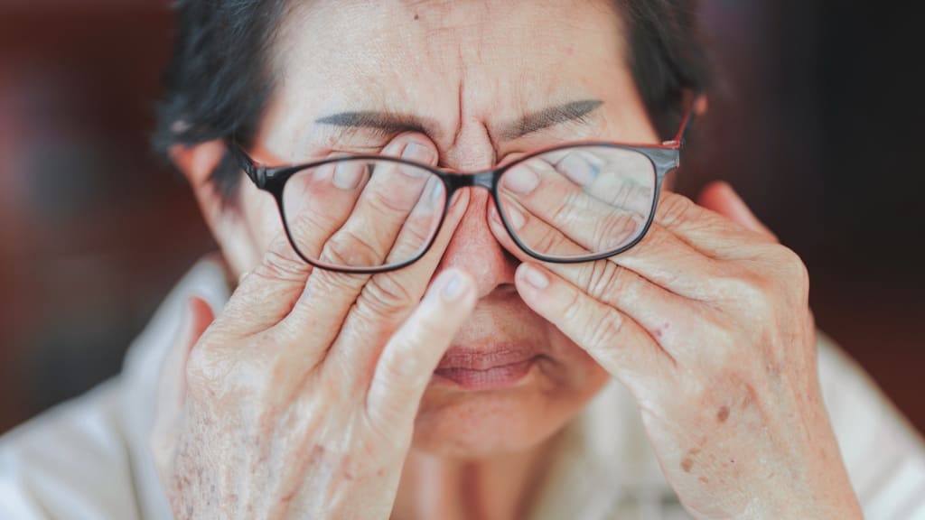 Tỉ lệ mắc thoái hoá điểm vàng tăng nhanh ở người từ 55 tuổi trở lên