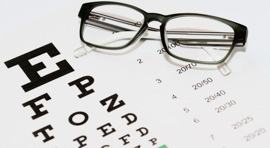 Bạn có thể dùng bảng Snellen để kiểm tra chỉ số thị lực 20/10