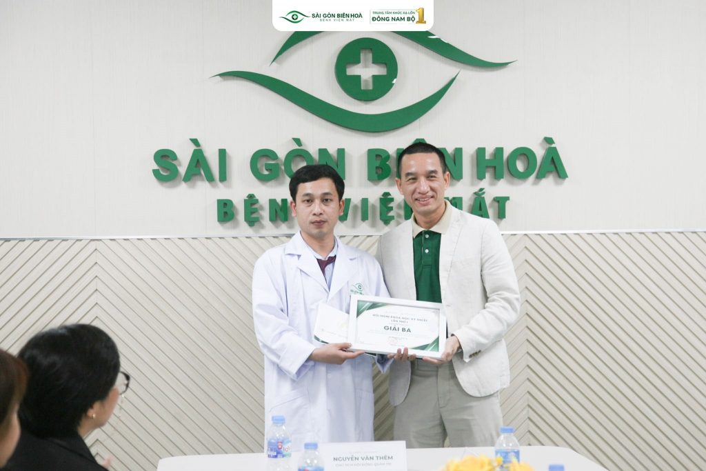 BS Nguyễn Tứ Hải đạt giải ba về chuyên đề tắc tĩnh mạch trung tâm võng mạc