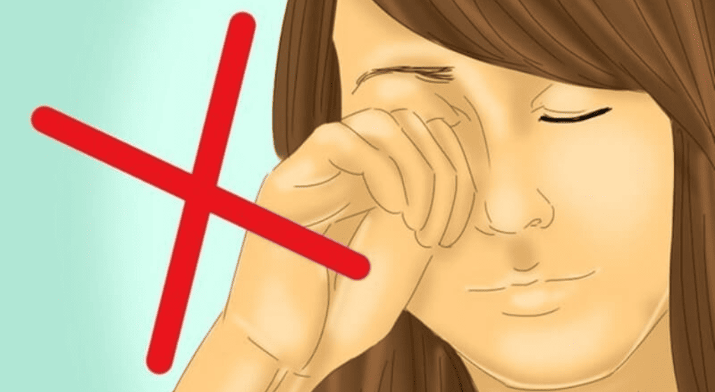 Khi bị ớt vào mắt tuyệt đối không nên dụi mắt