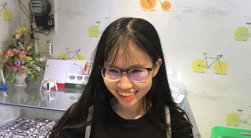 Khi mắt bị suy yếu có thể dùng các loại kính trợ thị để hỗ trợ