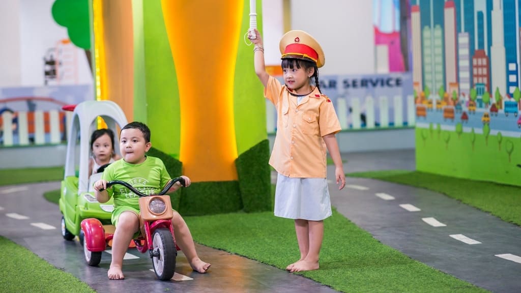 Luôn cần người lớn giám sát trẻ vui chơi và sinh hoạt hàng ngày