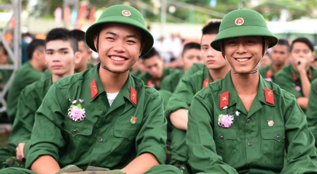 Mắt 12/10 rất được ưu tiên để nhập ngũ, đặc biệt ở các đơn vị yêu cầu kỹ thuật cao