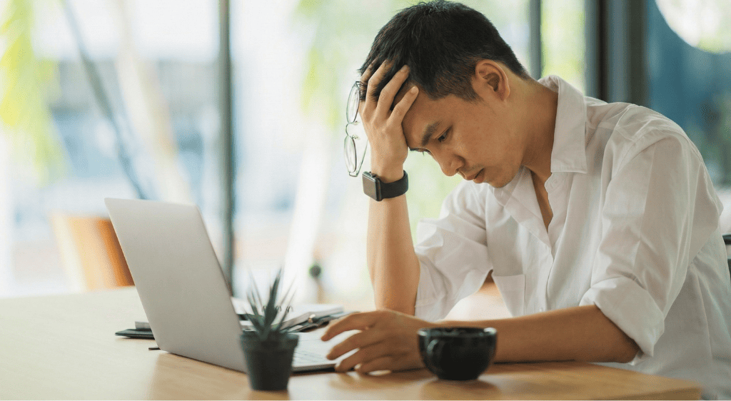 Người mắc viêm võng mạc trung tâm thanh dịch sẽ khó tập trung thị giác