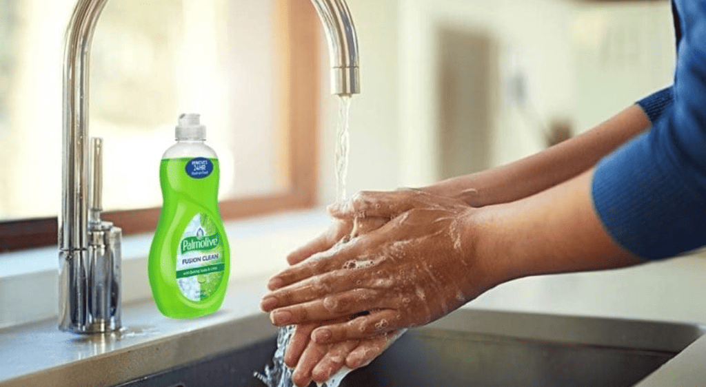 Rửa tay bằng dầu rửa chén sẽ giúp hòa tan và loại bỏ hiệu quả capsaicin