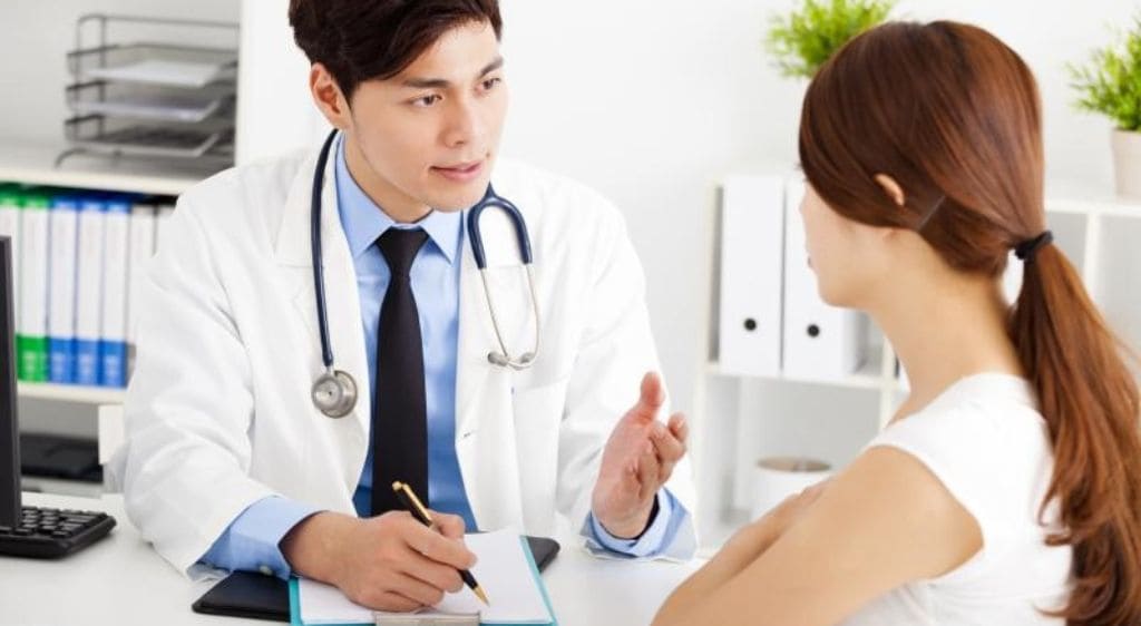 Bác sĩ sẽ đọc kết quả, giải thích tình trạng mắt hiện tại và tư vấn phương pháp điều trị tối ưu