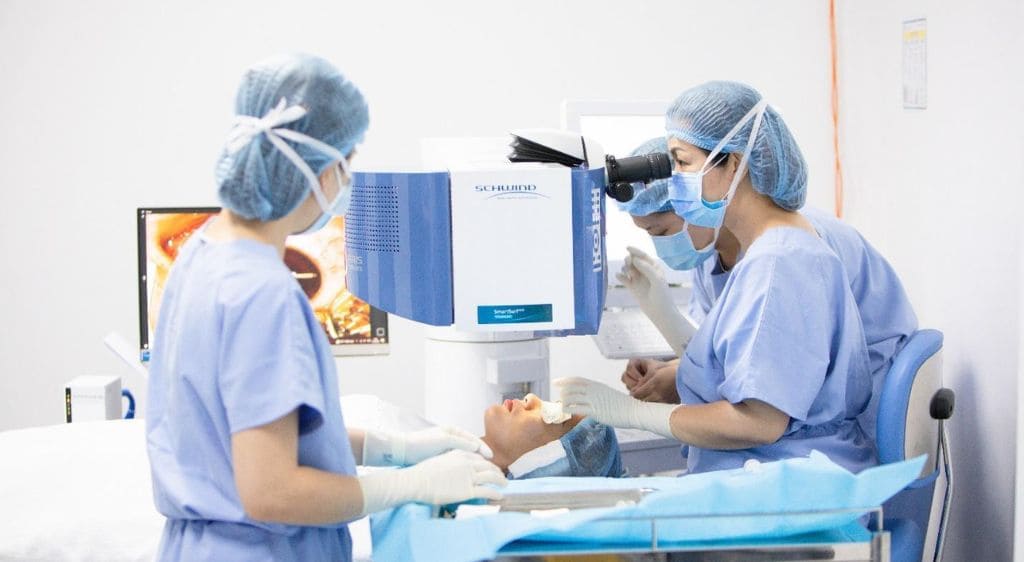 Chụp bản đồ giác mạc giúp đảm bảo sự an toàn trước khi thực hiện phẫu thuật khúc xạ