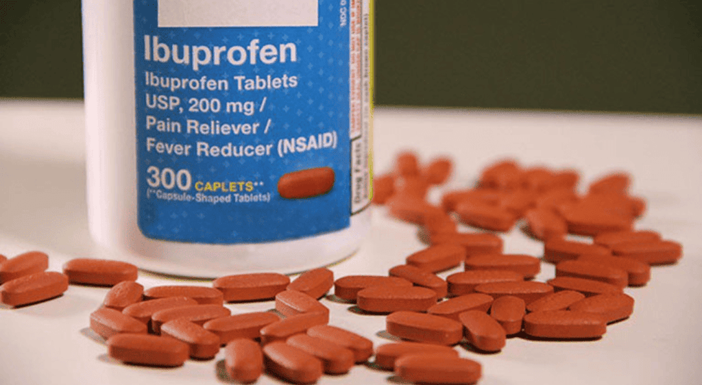 Ibuprofen là một trong những loại thuốc cần tránh sử dụng khi mắt bị tụ máu bầm