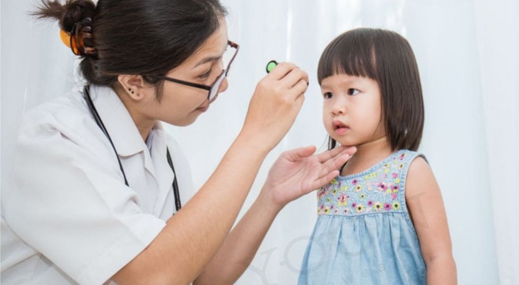 Khám mắt cận thị cho trẻ em