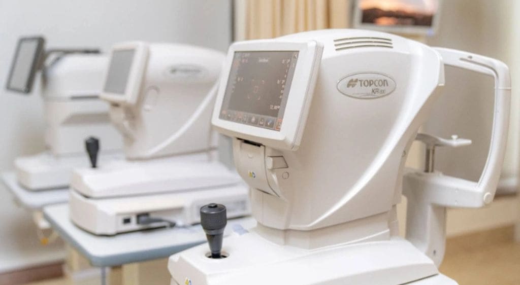 Máy đo thị lực là một thiết bị điện tử có tác dụng giúp xác định độ cận, viễn hoặc loạn thị