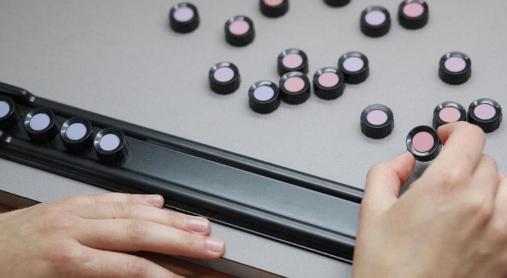 Test mù màu bằng phương pháp Farnsworth-Munsell 100