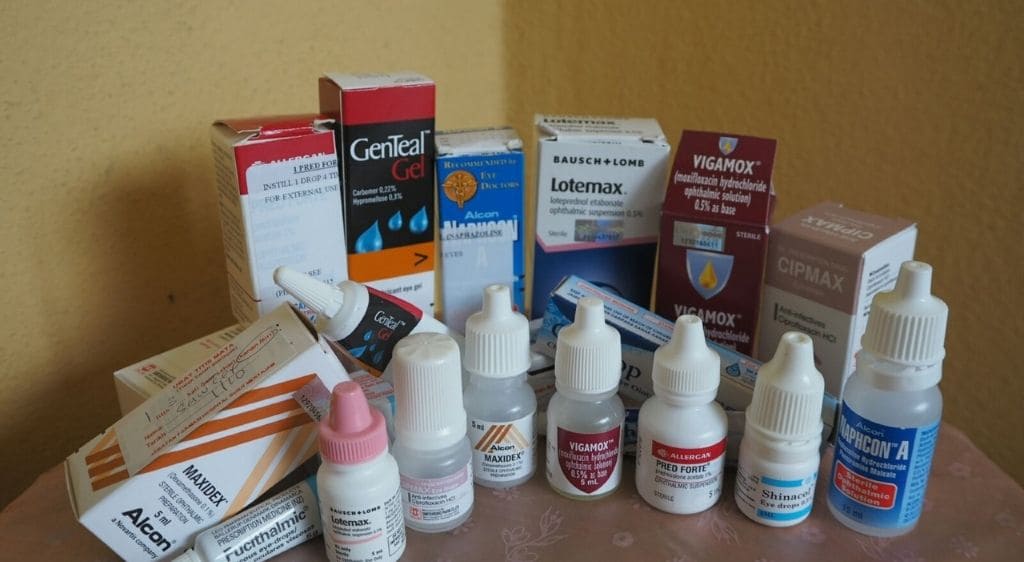 Tuyệt đối không được tự ý mua dùng các loại thuốc nhỏ mắt khi chưa có chỉ định bác sĩ