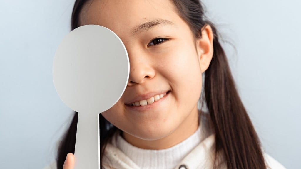 Bịt mắt là phương pháp khá hiệu quả để hỗ trợ điều trị nhược thị