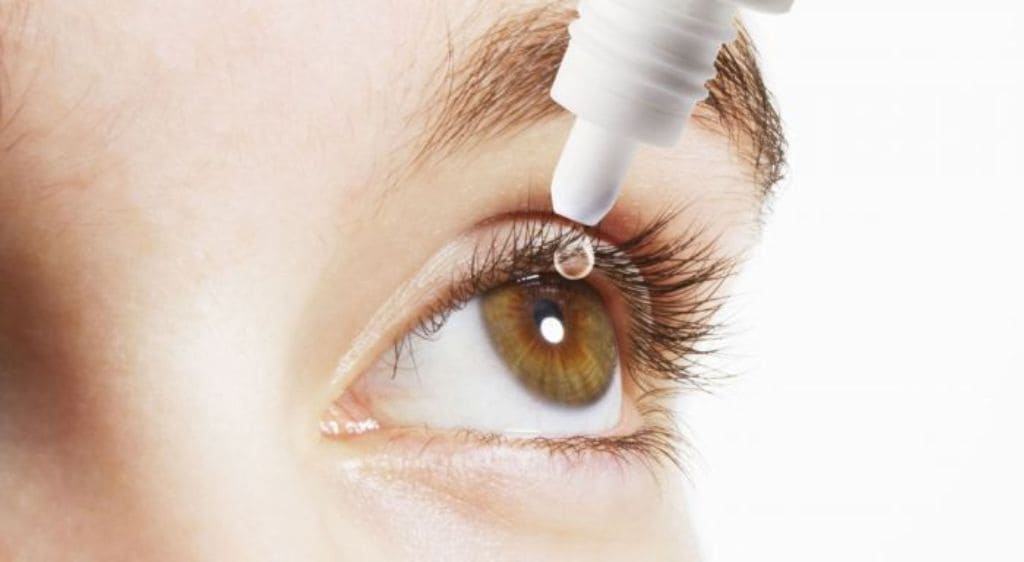 Điều trị nội khoa là phương pháp phổ biến và đơn giản nhất được dùng để điều trị bệnh giác mạc